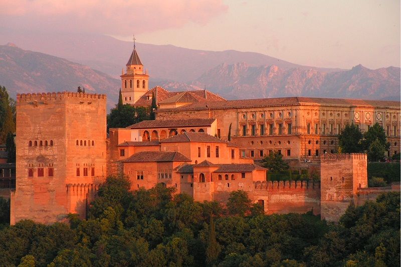 Historia de la Alhambra de Granada y su entorno