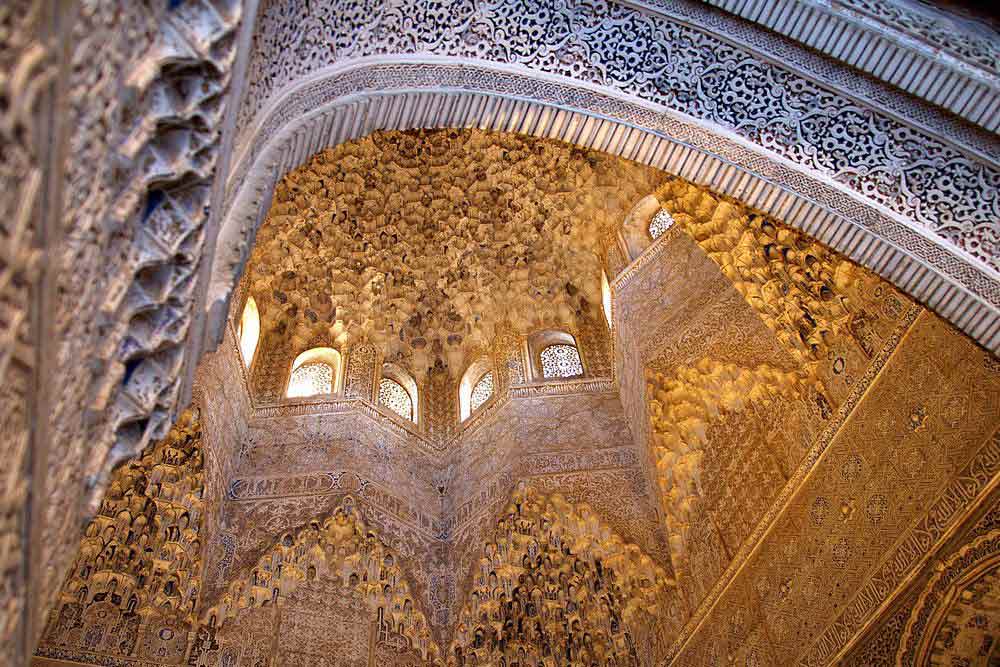 Alhambra ab Sevilla mit Führung und Transfer